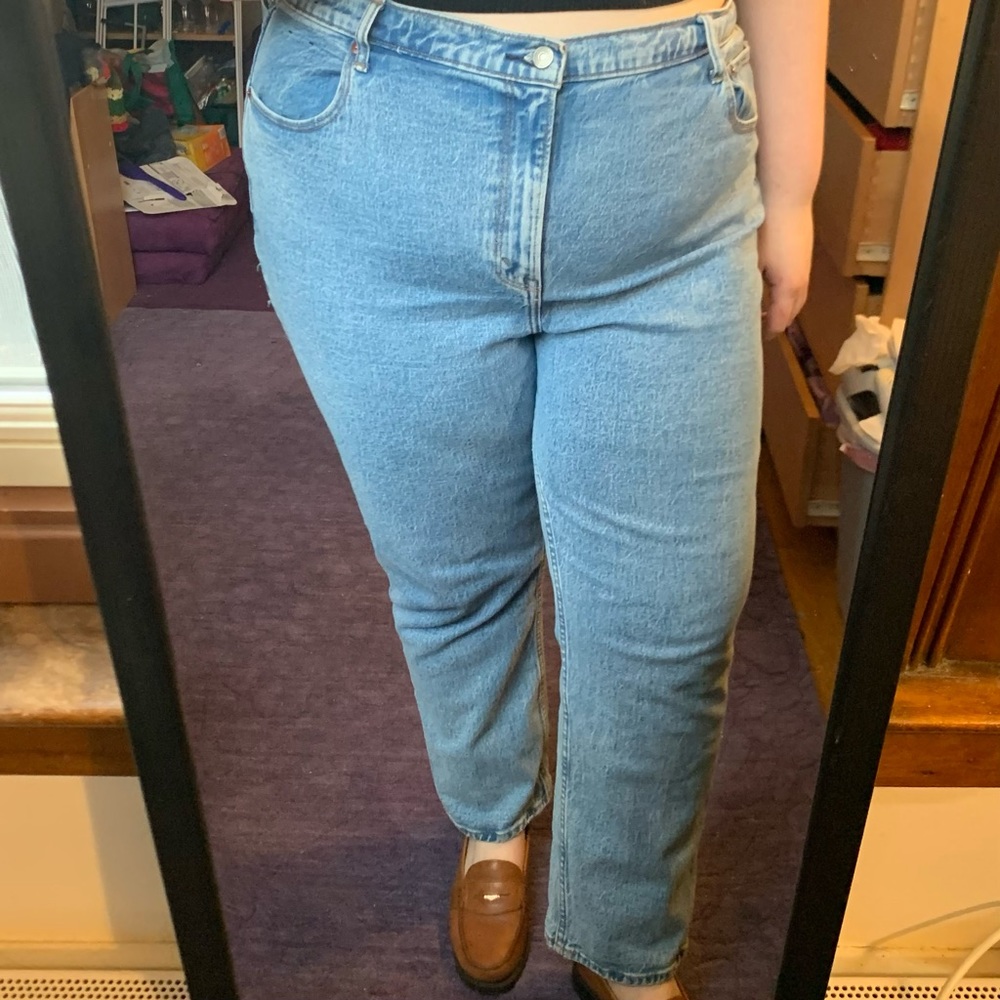 Abercrombie Curve Love Straight Leg Jeans Medium Wash in size 35s